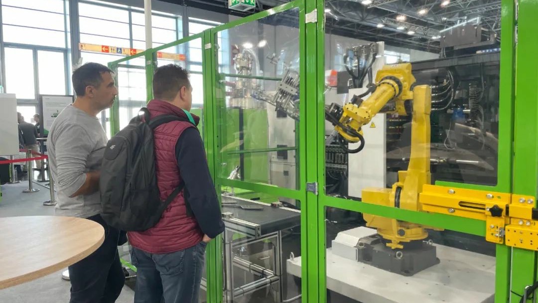 【K展专题】k8凯发(中国)天生赢家·一触即发机器人自动化协作展出高效视觉引导对位